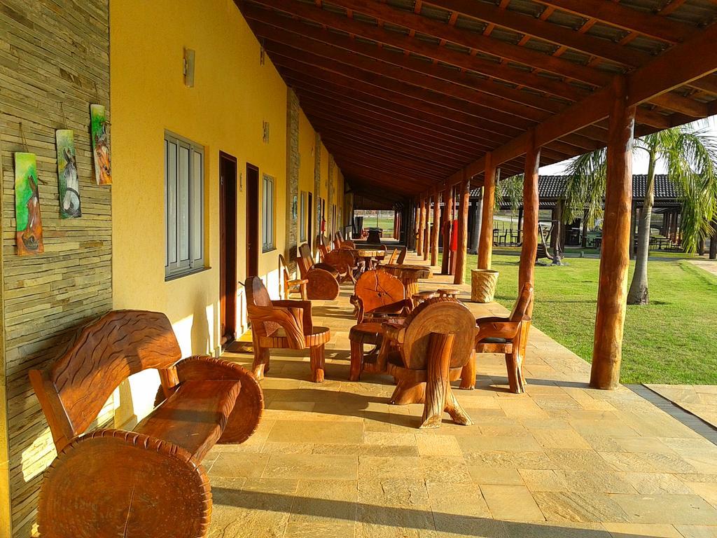 Pousada Haras Santa Rita Poconé Exterior photo